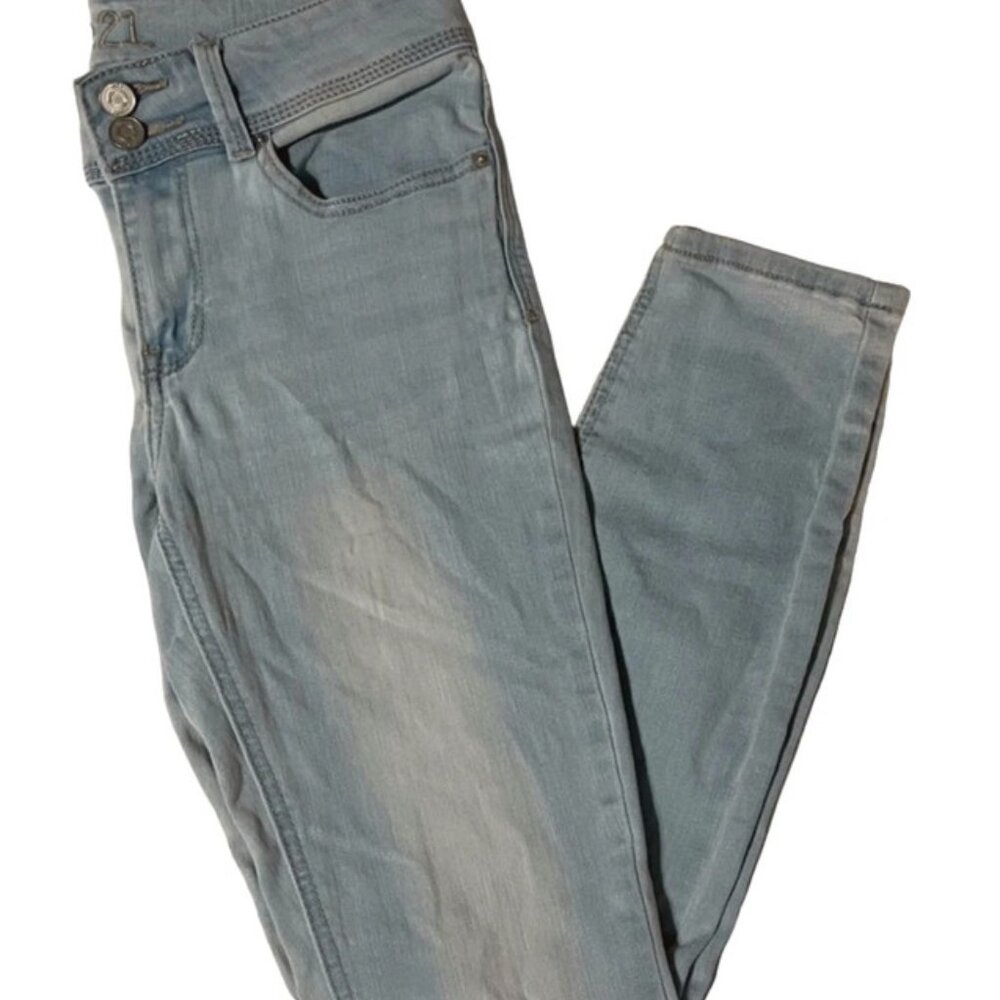 Women’s Light Wash Skinny Jeans